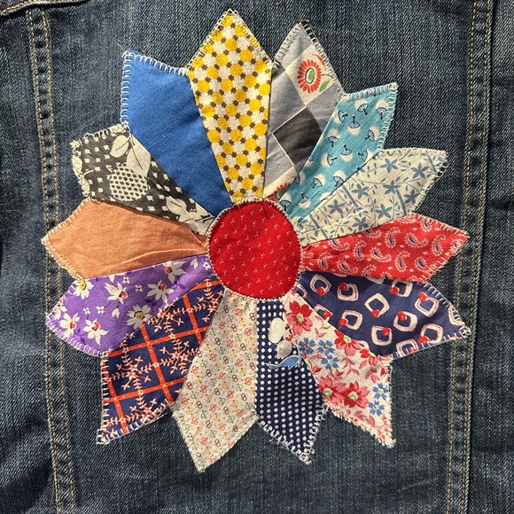 Upcycled Levi’s denim jean jacket with quilt patch - Picture 2 of 5